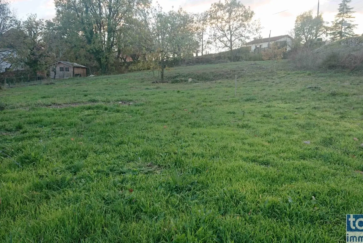 Terrain à bâtir de 1416 m² à Villefranche de Rouergue avec vue dégagée 