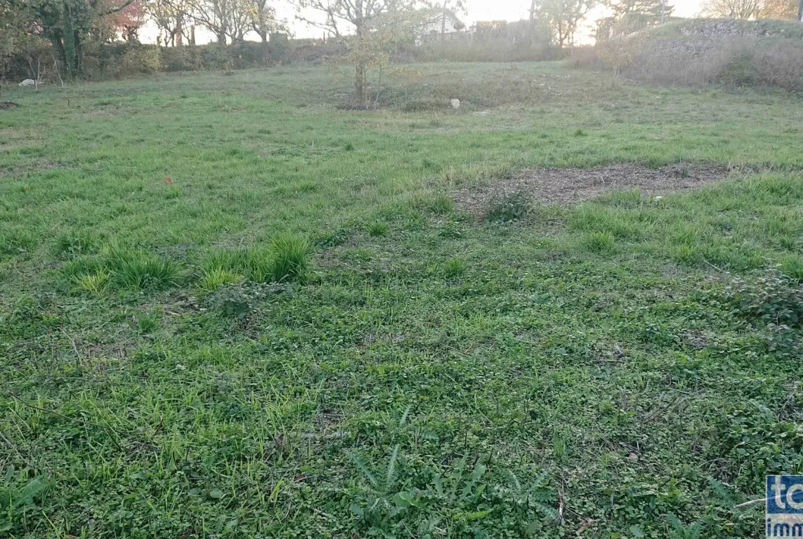 Terrain à bâtir de 1416 m² à Villefranche de Rouergue avec vue dégagée 