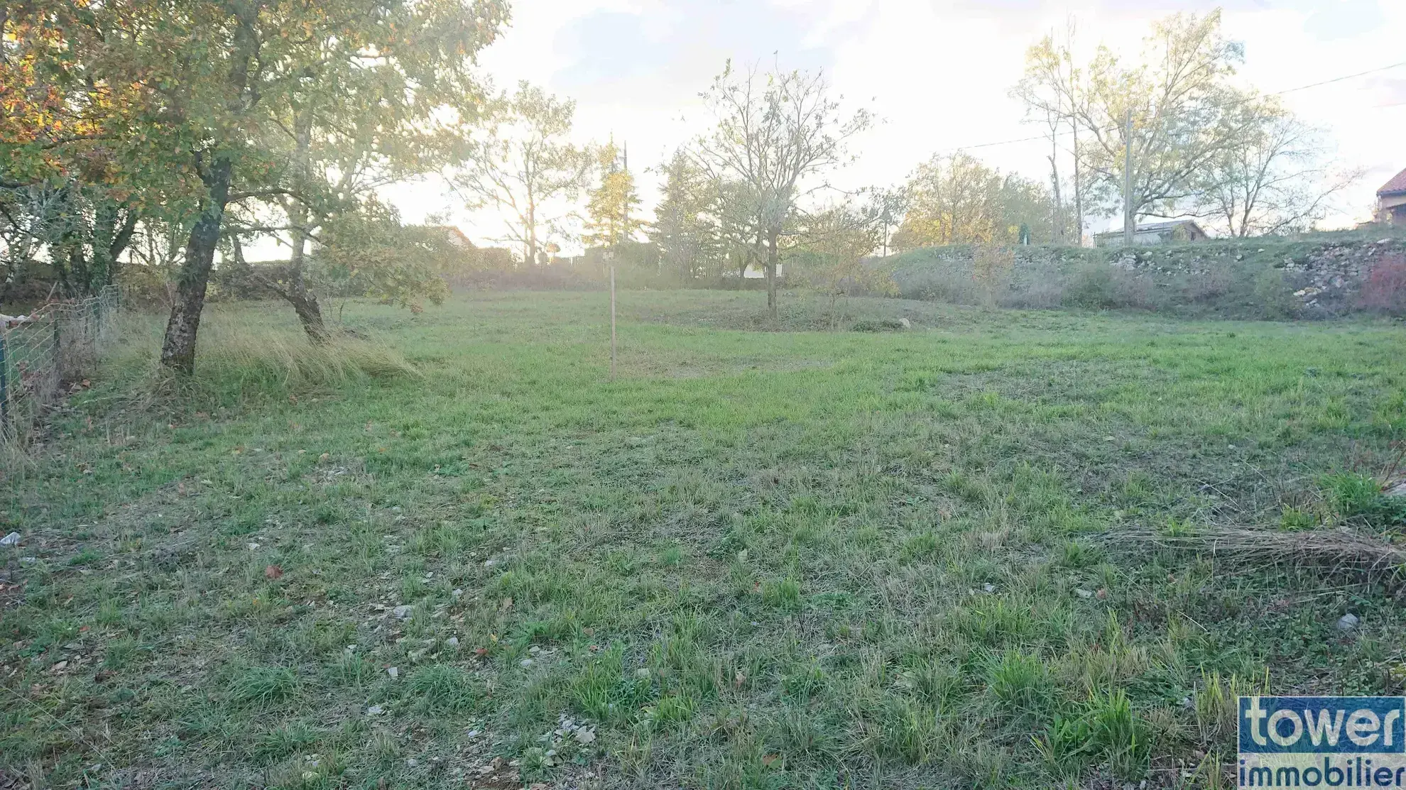 Terrain à bâtir de 1416 m² à Villefranche de Rouergue avec vue dégagée 