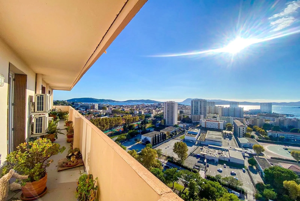 Appartement T4 avec vue mer à Toulon, viager occupé, garage et terrasse 