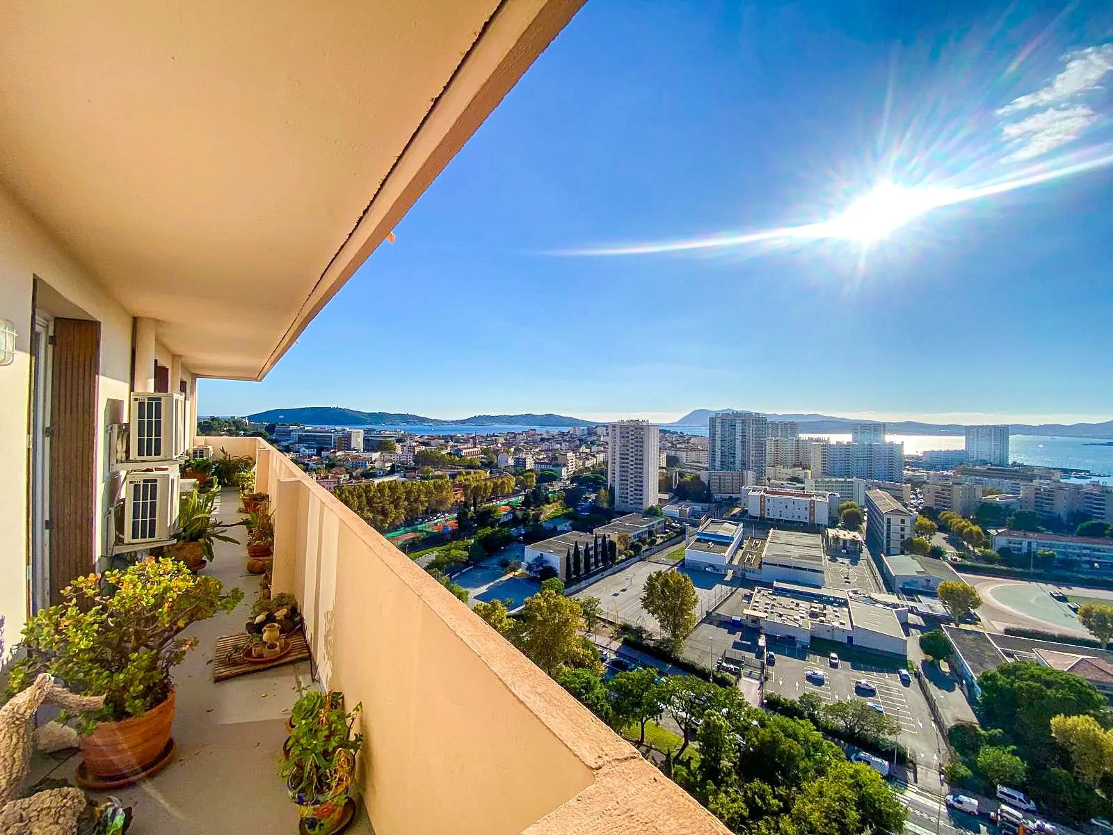 Appartement T4 avec vue mer à Toulon, viager occupé, garage et terrasse 