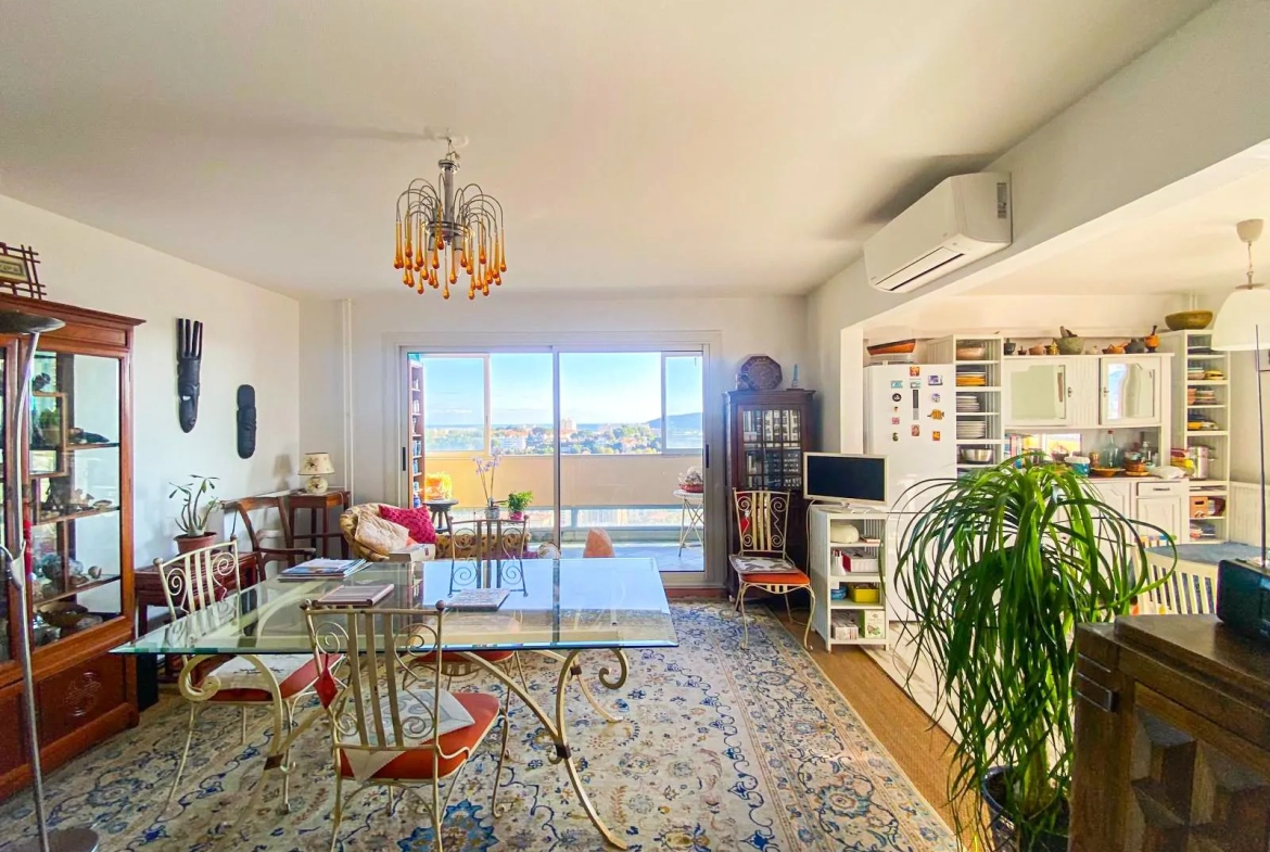 Appartement T4 avec vue mer à Toulon, viager occupé, garage et terrasse 