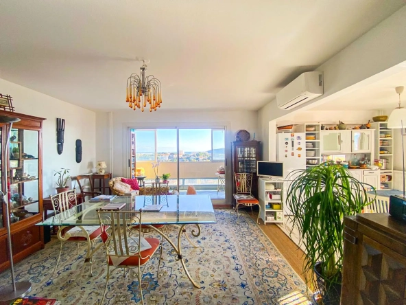 Appartement T4 avec vue mer à Toulon, viager occupé, garage et terrasse