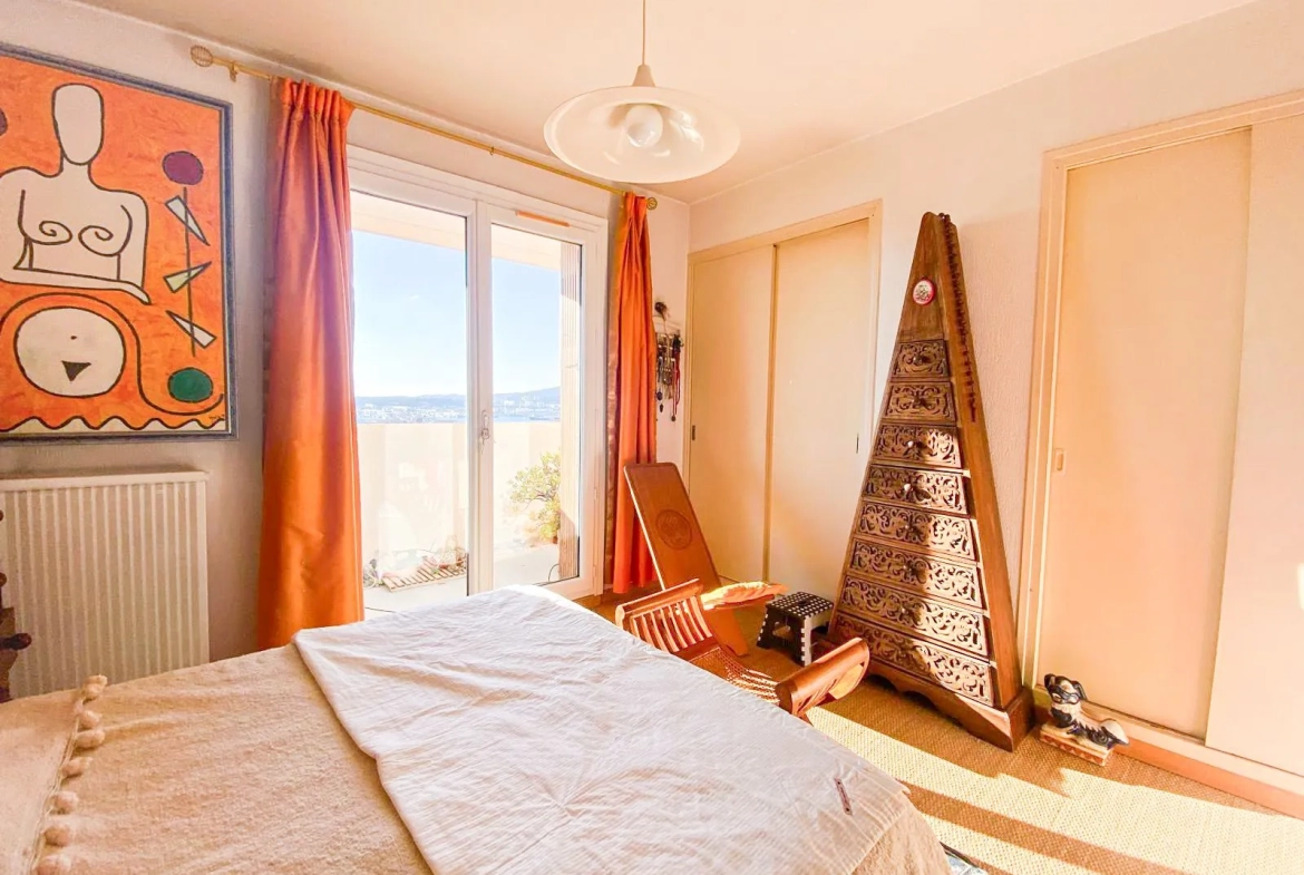 Appartement T4 avec vue mer à Toulon, viager occupé, garage et terrasse 