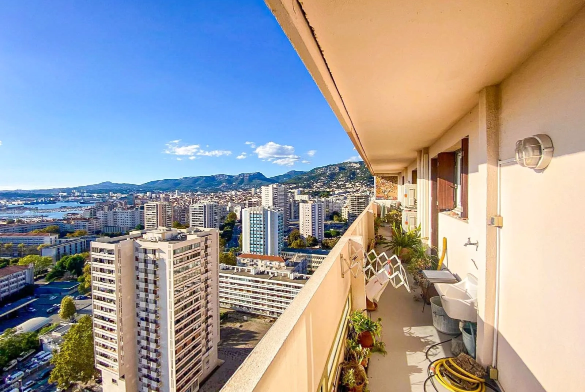 Appartement T4 avec vue mer à Toulon, viager occupé, garage et terrasse 