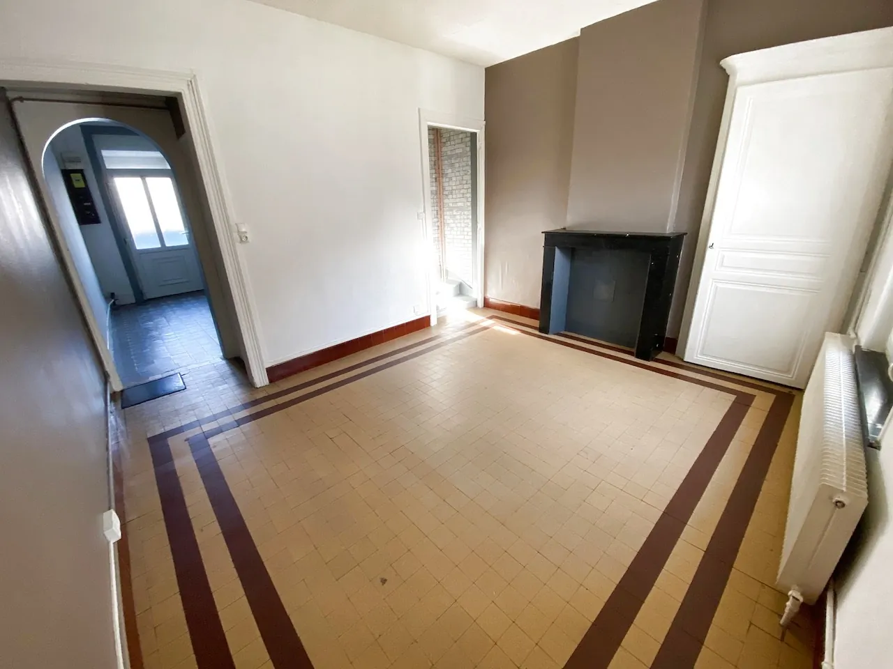 Belle maison semi-individuelle avec jardin et garage à Marpent 