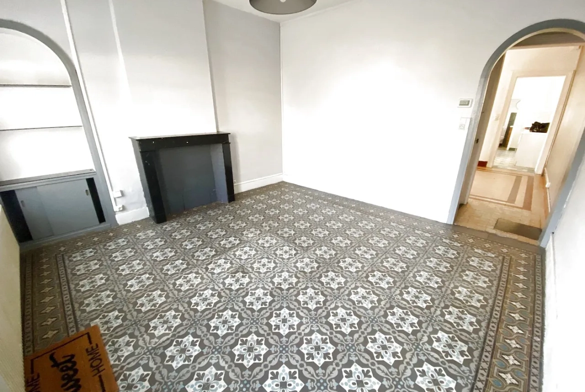 Belle maison semi-individuelle avec jardin et garage à Marpent 