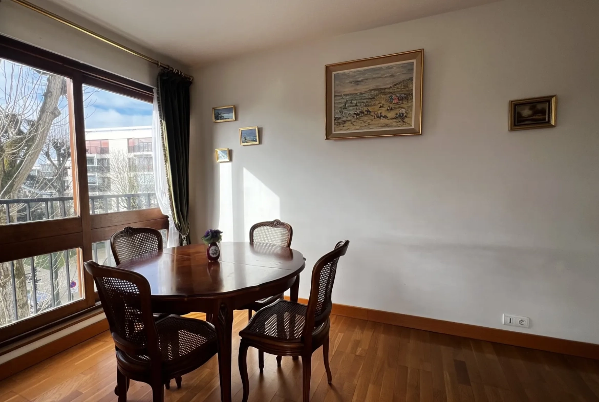 Appartement T4 de 64 m² avec cave et box sécurisé à Le Chesnay 