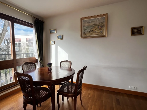 Appartement T4 de 64 m² avec cave et box sécurisé à Le Chesnay 