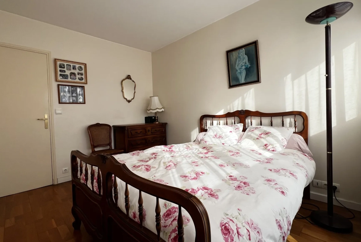 Appartement T4 de 64 m² avec cave et box sécurisé à Le Chesnay 