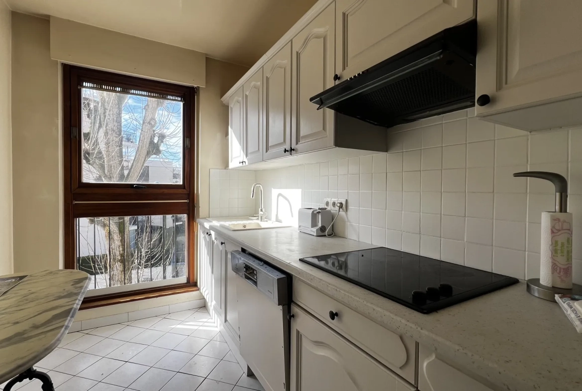Appartement T4 de 64 m² avec cave et box sécurisé à Le Chesnay 