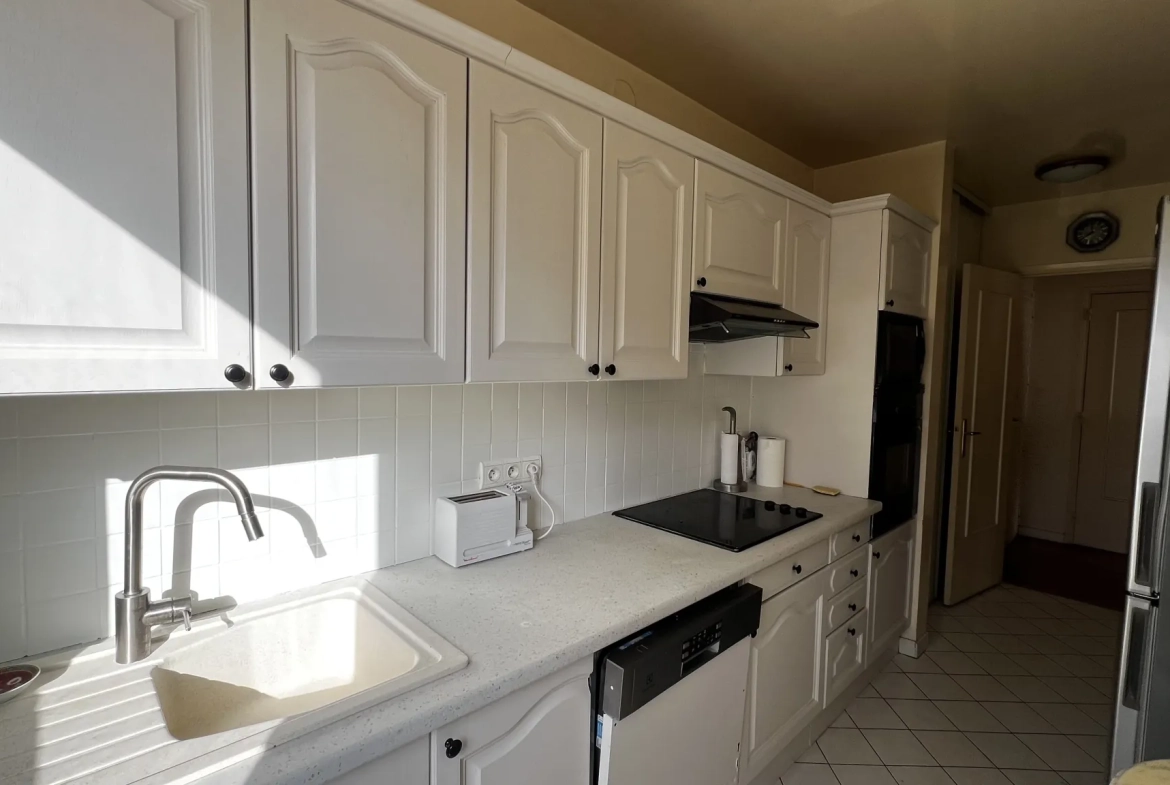 Appartement T4 de 64 m² avec cave et box sécurisé à Le Chesnay 