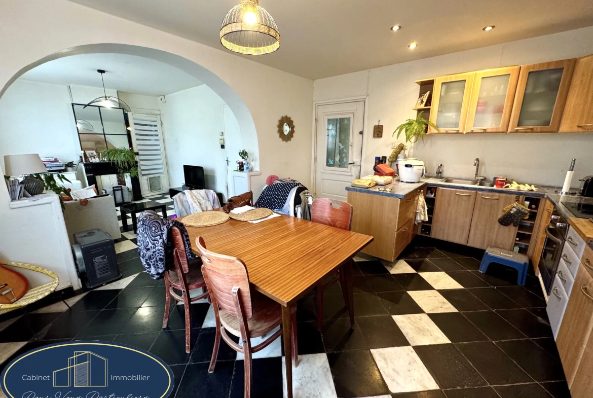 Immeuble mixte de 140 m² à Bouchain avec commerce et logement duplex 