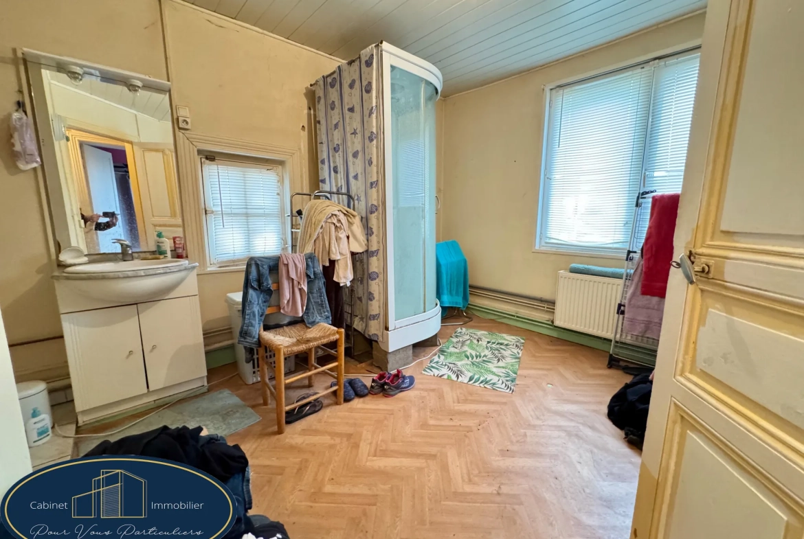 Immeuble mixte de 140 m² à Bouchain avec commerce et logement duplex 