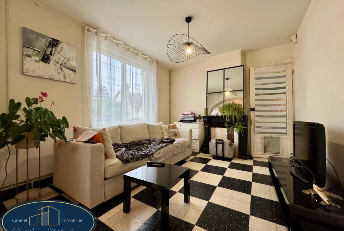 Immeuble mixte de 140 m² à Bouchain avec commerce et logement duplex 