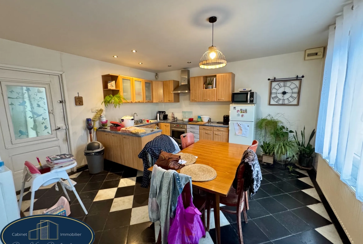 Immeuble mixte de 140 m² à Bouchain avec commerce et logement duplex 