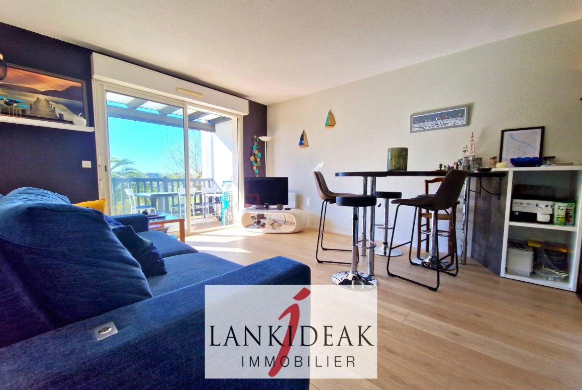 Vente d'un appartement T2 bis avec terrasse et vue golf à Bassussarry 