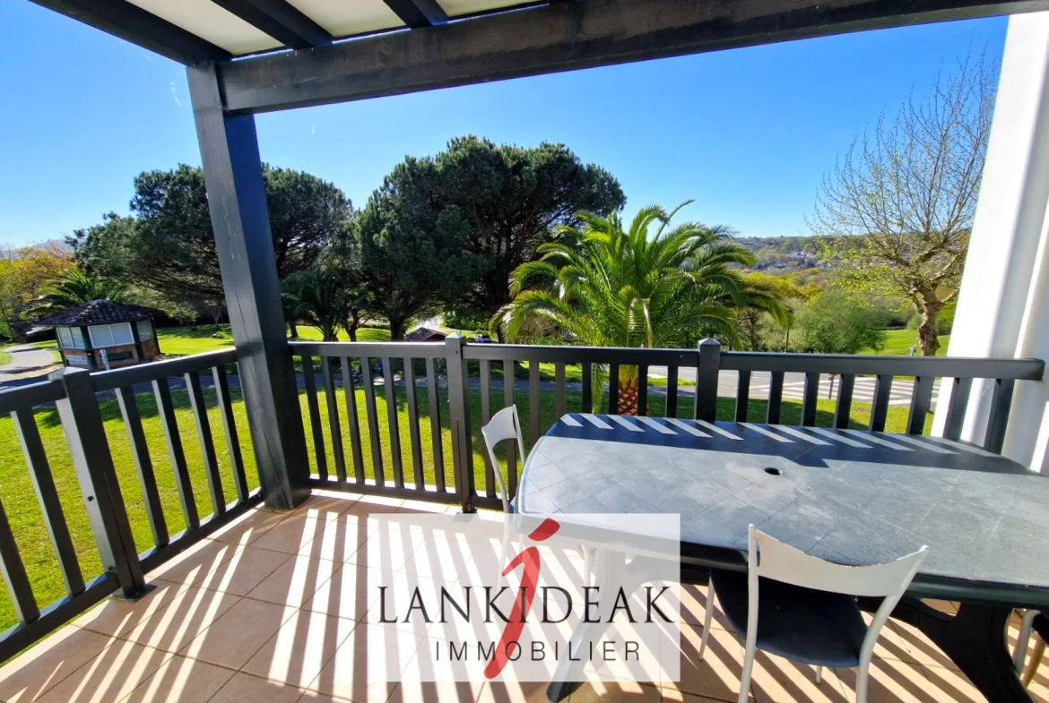 Vente d'un appartement T2 bis avec terrasse et vue golf à Bassussarry 