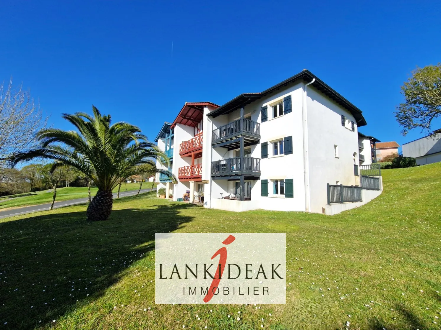 Vente d'un appartement T2 bis avec terrasse et vue golf à Bassussarry 