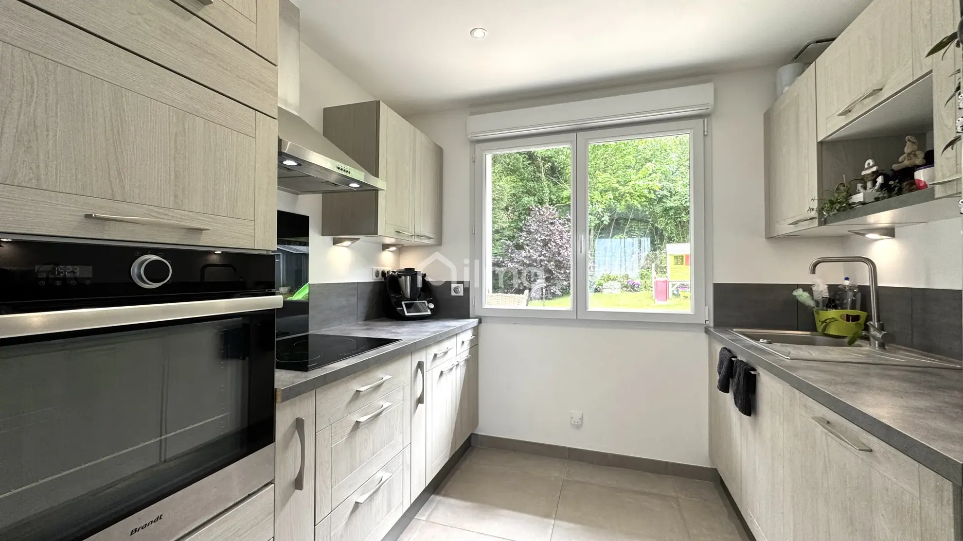 Maison indépendante rénovée avec vue sur la vallée à Saint-Jean-les-Deux-Jumeaux 