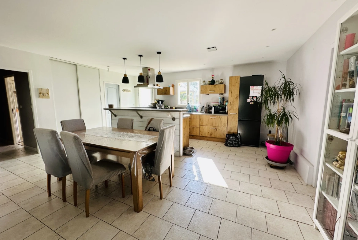 Maison de plain pied à La Ronde proche du Marais Poitevin avec jardin et garage 