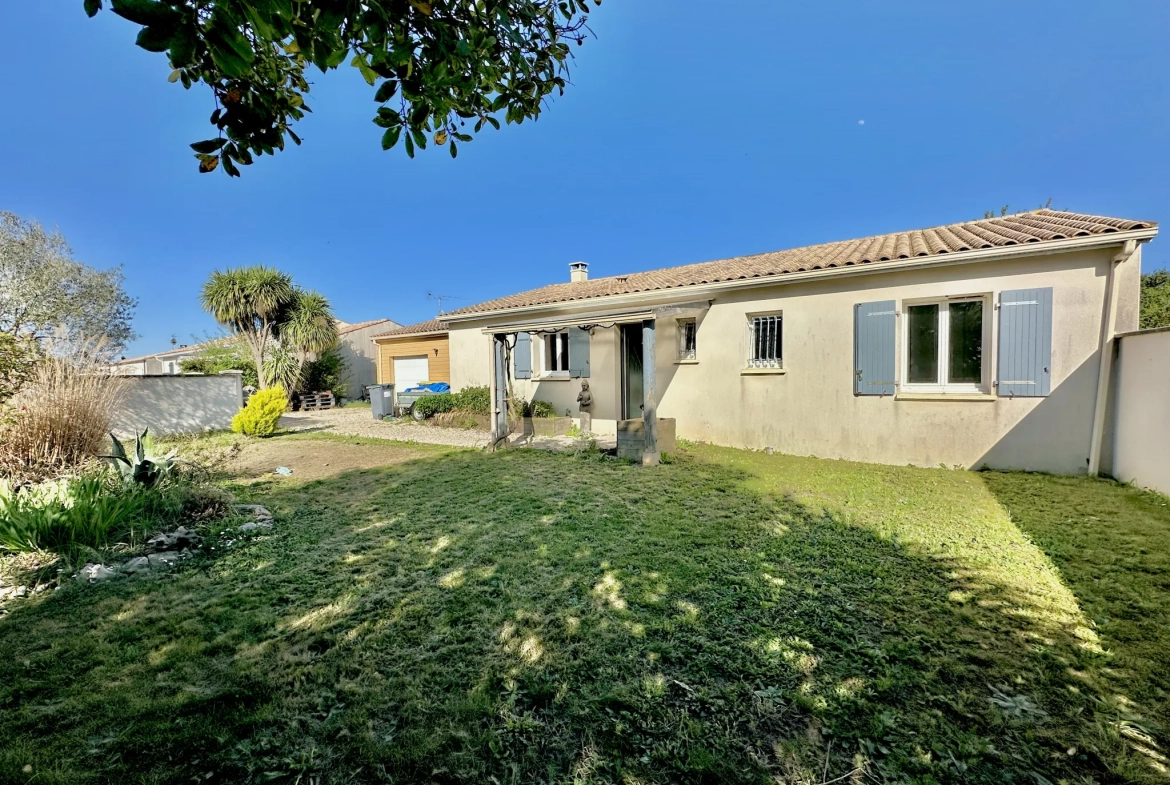 Maison de plain pied à La Ronde proche du Marais Poitevin avec jardin et garage 