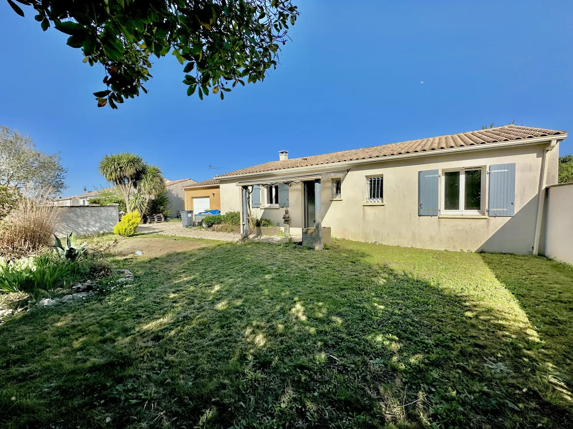 Maison de plain pied à La Ronde proche du Marais Poitevin avec jardin et garage 