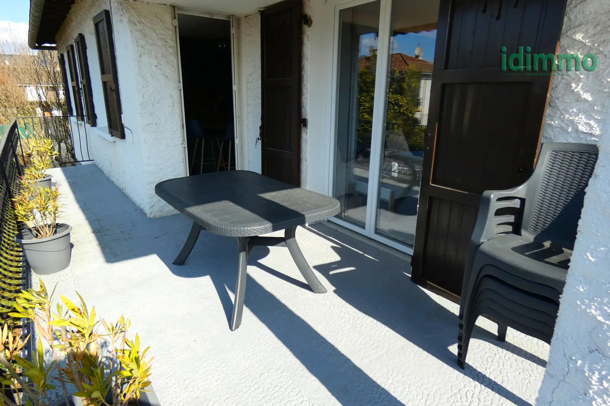 Vente d'une maison familiale à Arpajon-sur-Cère avec terrasse et garage 