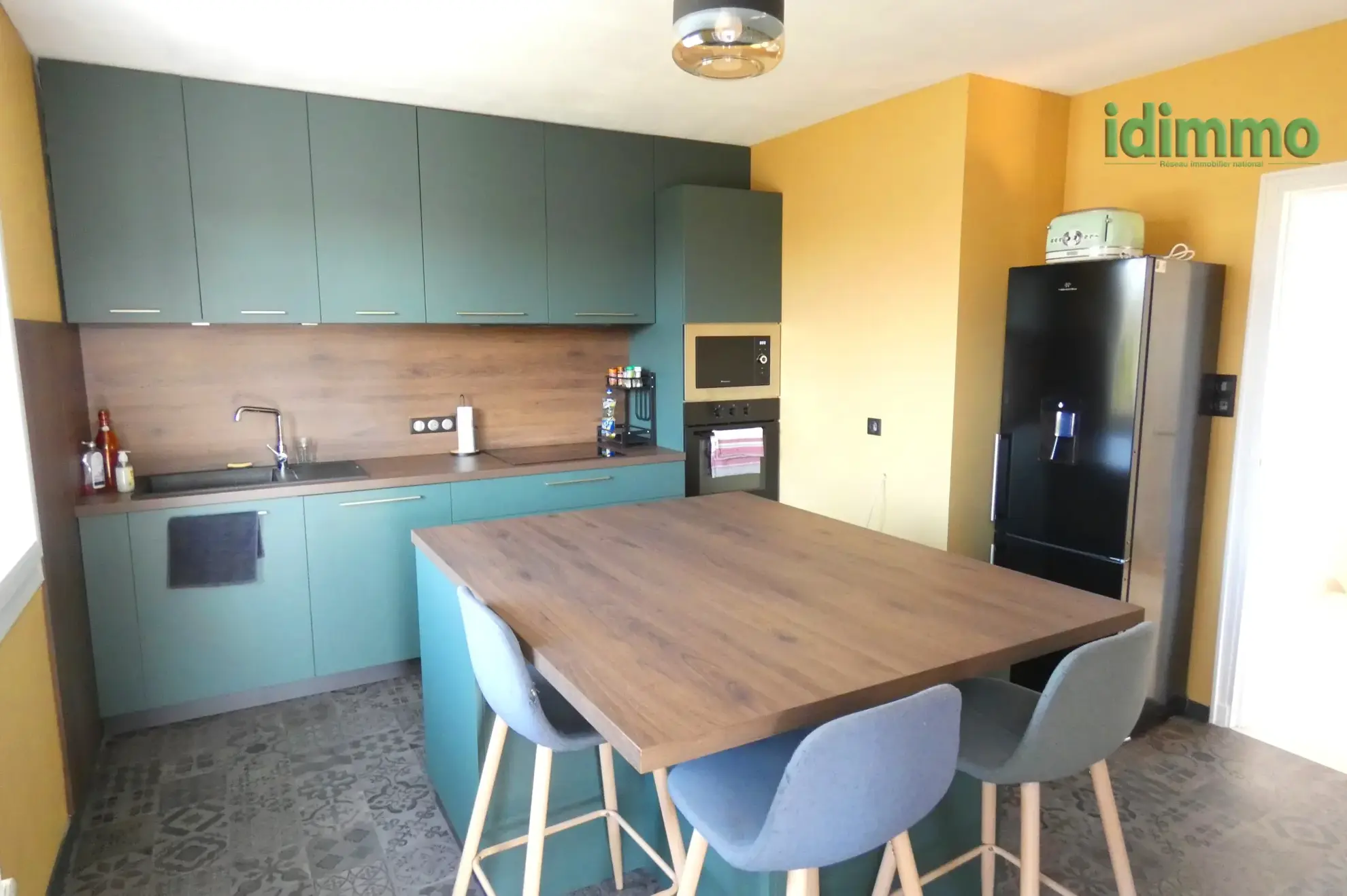Vente d'une maison familiale à Arpajon-sur-Cère avec terrasse et garage 