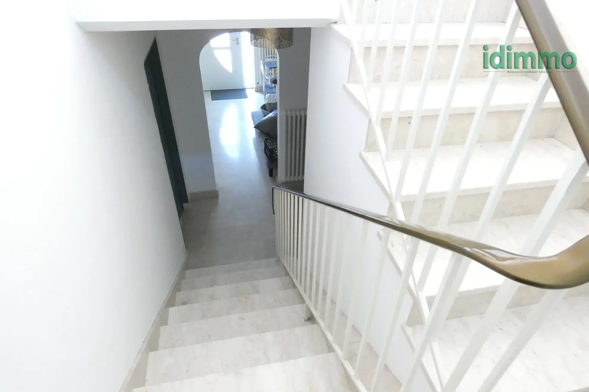 Vente d'une maison familiale à Arpajon-sur-Cère avec terrasse et garage 