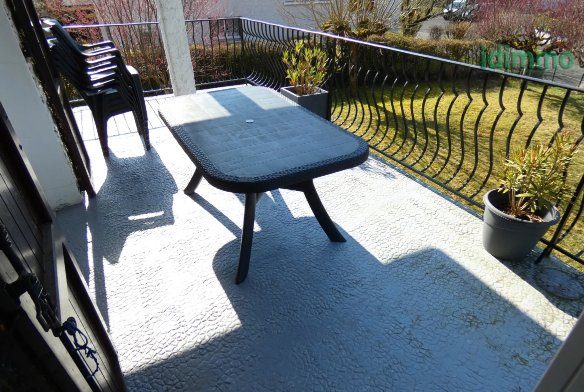 Vente d'une maison familiale à Arpajon-sur-Cère avec terrasse et garage 
