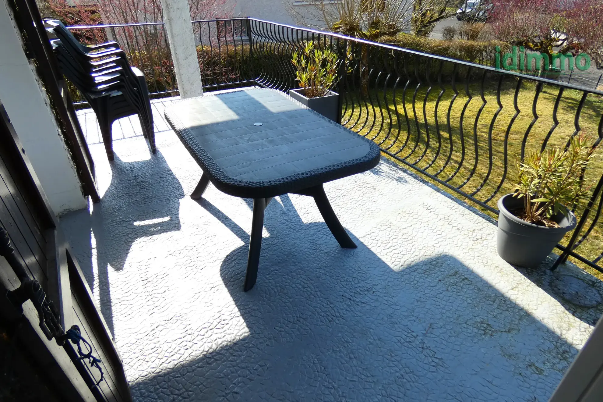 Vente d'une maison familiale à Arpajon-sur-Cère avec terrasse et garage 