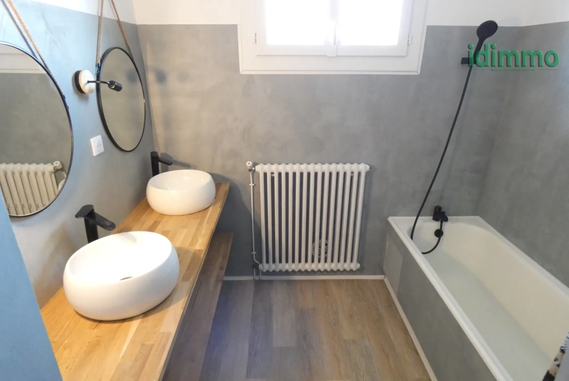 Vente d'une maison familiale à Arpajon-sur-Cère avec terrasse et garage 