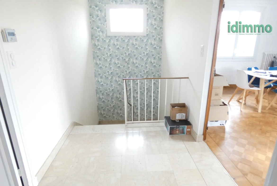 Vente d'une maison familiale à Arpajon-sur-Cère avec terrasse et garage 