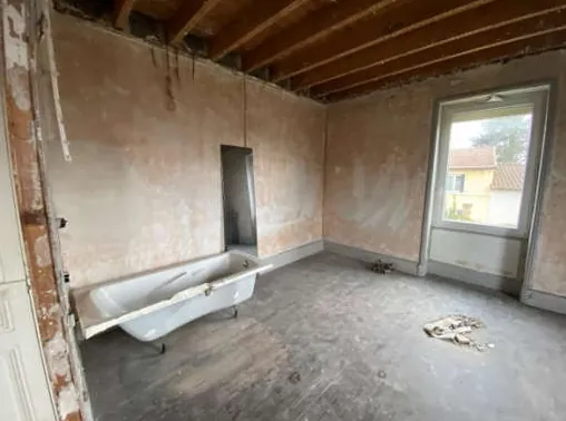 Maison à vendre avec 3 chambres à Thil, grande parcelle, prix attractif 47 000 € 