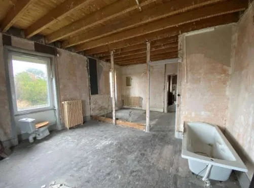 Maison à vendre avec 3 chambres à Thil, grande parcelle, prix attractif 47 000 € 