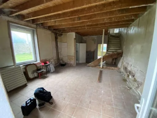 Maison à vendre avec 3 chambres à Thil, grande parcelle, prix attractif 47 000 € 