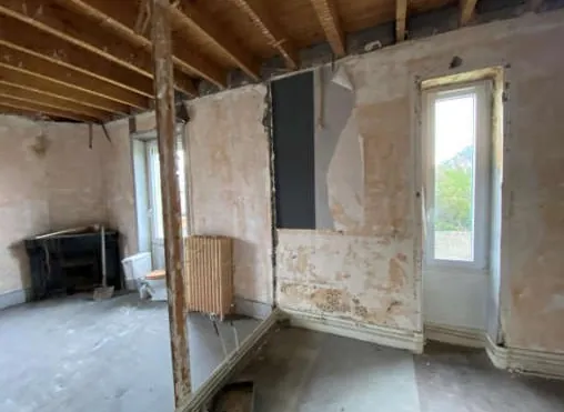 Maison à vendre avec 3 chambres à Thil, grande parcelle, prix attractif 47 000 € 