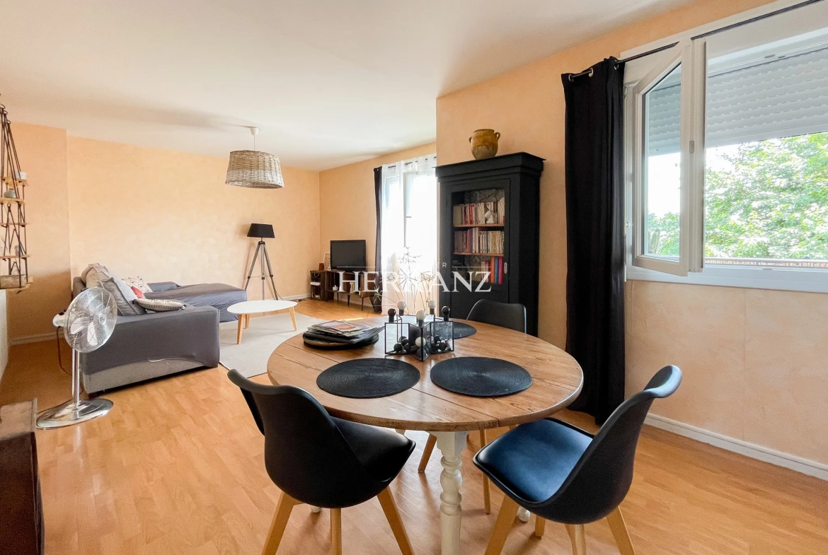 Superbe T4 rénové avec balcon, parking et vue sur vignes à Libourne 