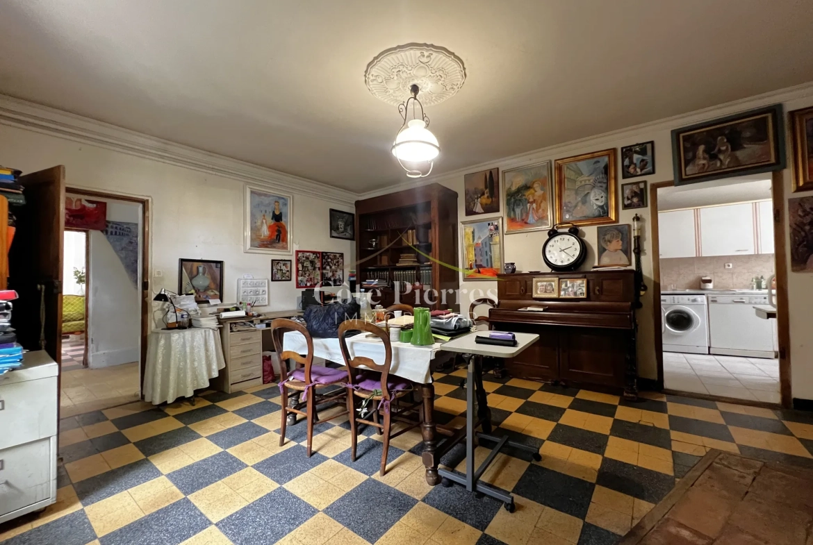 Charmante maison de village à Redessan avec grand potentiel de rénovation 