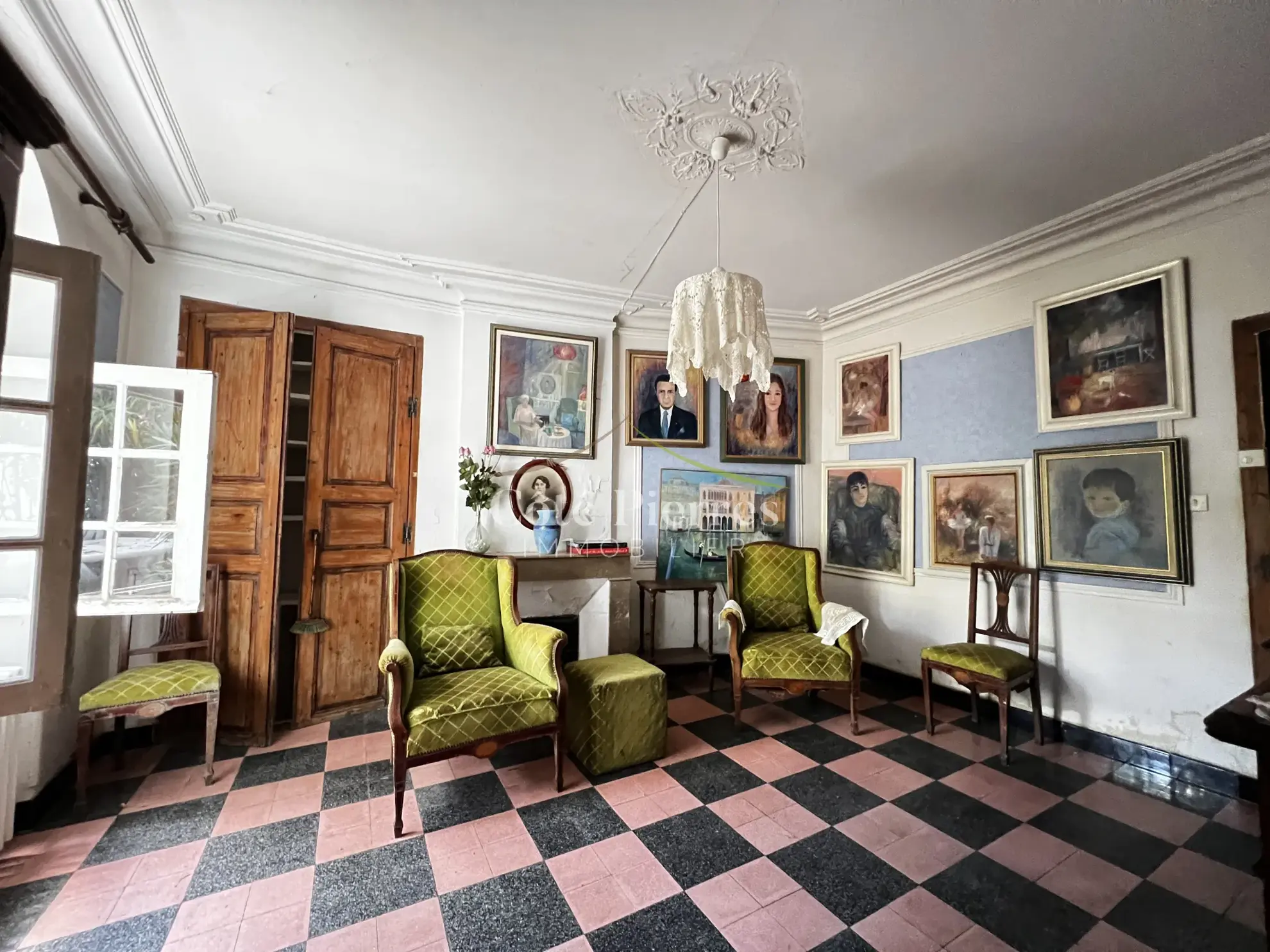 Charmante maison de village à Redessan avec grand potentiel de rénovation 