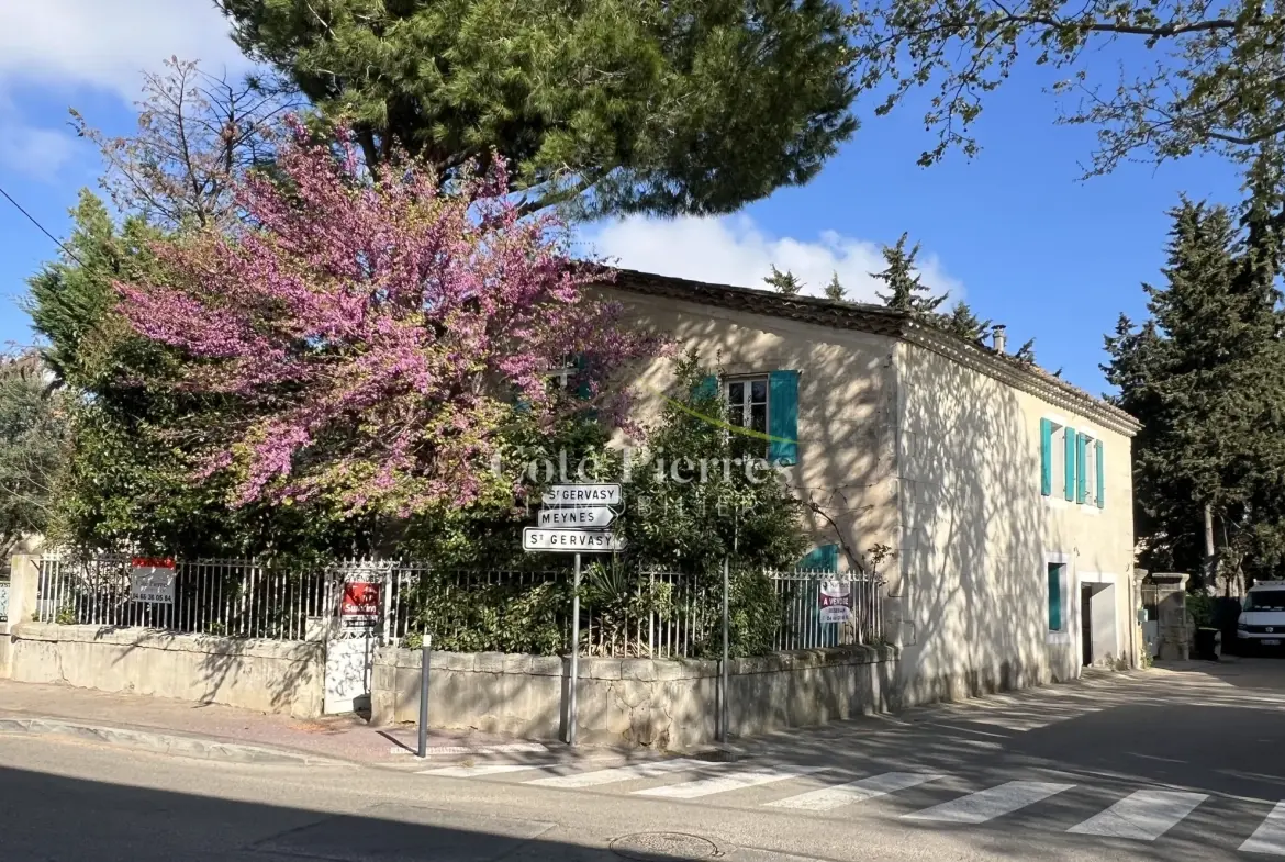 Charmante maison de village à Redessan avec grand potentiel de rénovation 