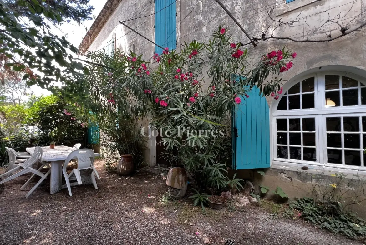 Charmante maison de village à Redessan avec grand potentiel de rénovation 