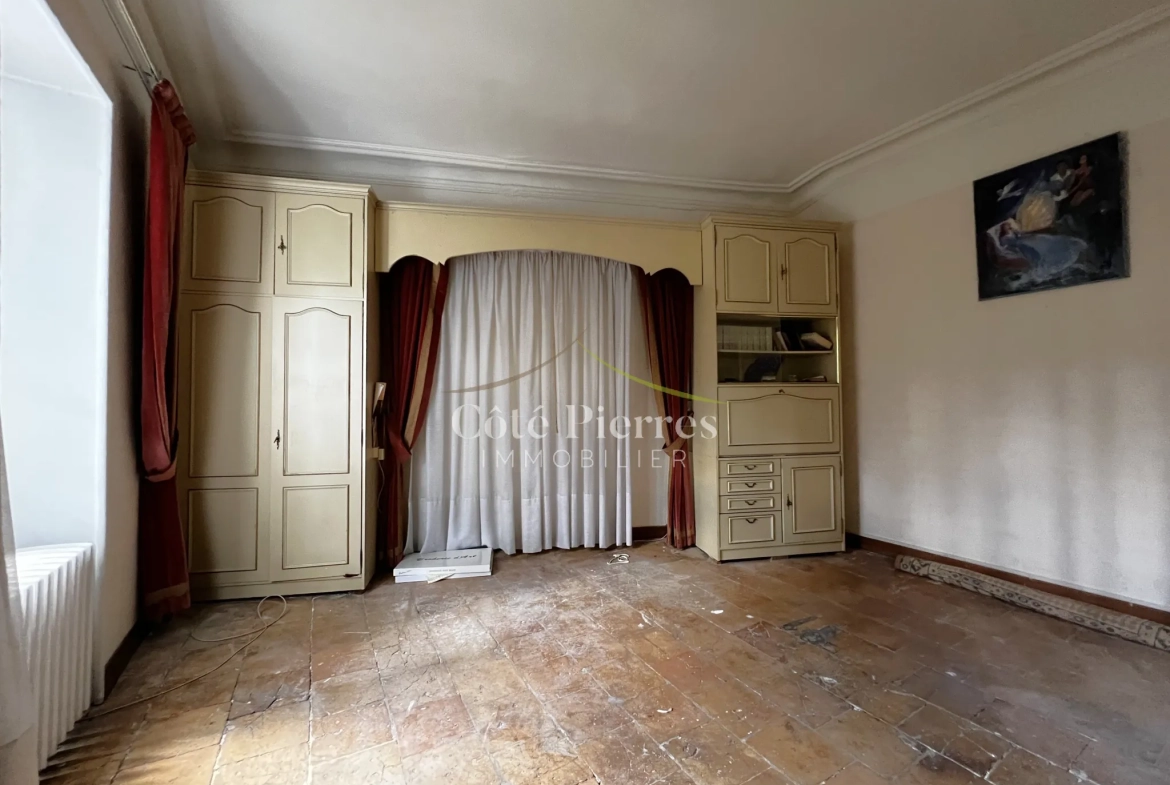 Charmante maison de village à Redessan avec grand potentiel de rénovation 