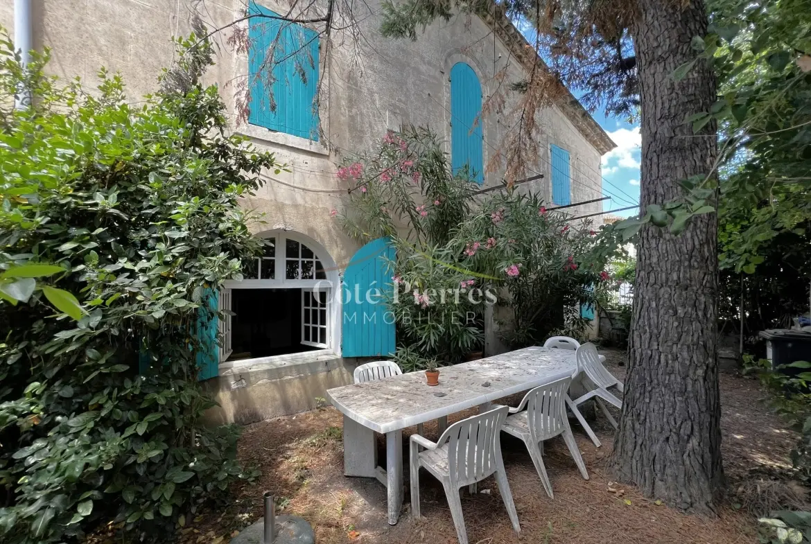 Charmante maison de village à Redessan avec grand potentiel de rénovation 