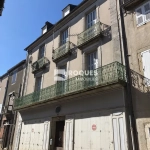 Maison de village à Cornus (Aveyron) 248 m2 avec garages et terrasse à rénover