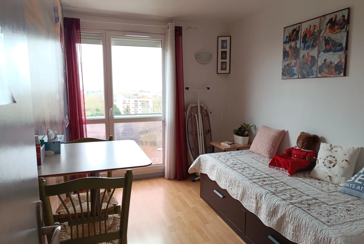 Rare appartement de 75 m² avec vue dégagée à Maurepas 