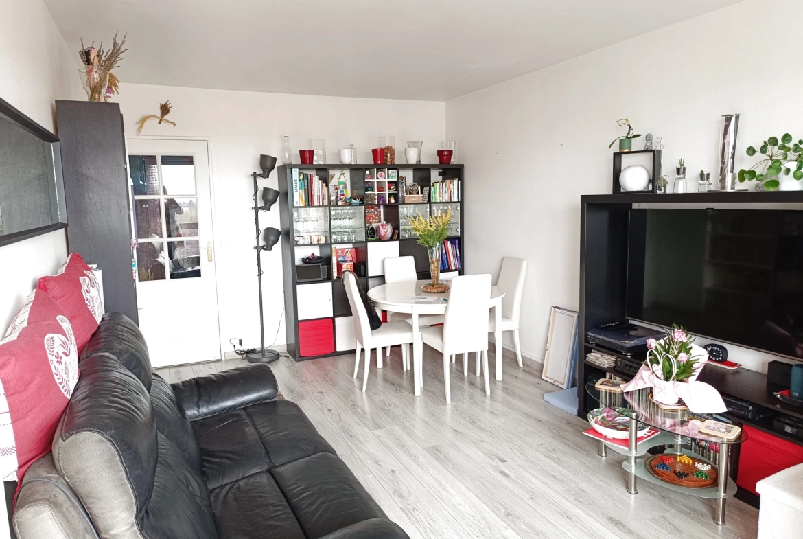 Rare appartement de 75 m² avec vue dégagée à Maurepas 