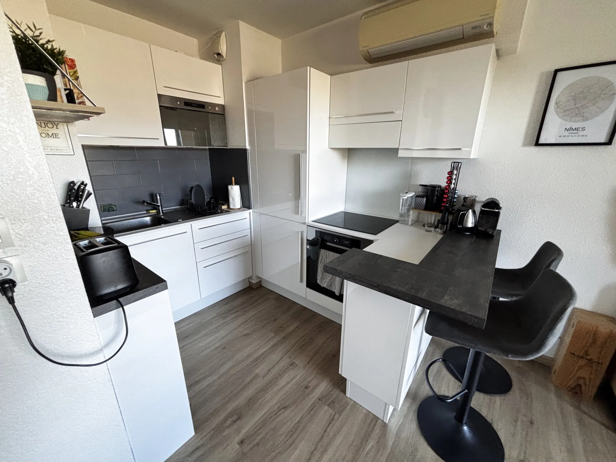 Appartement 2 pièces lumineux de 41 m² avec terrasse et garage à Nîmes dans un secteur calme 