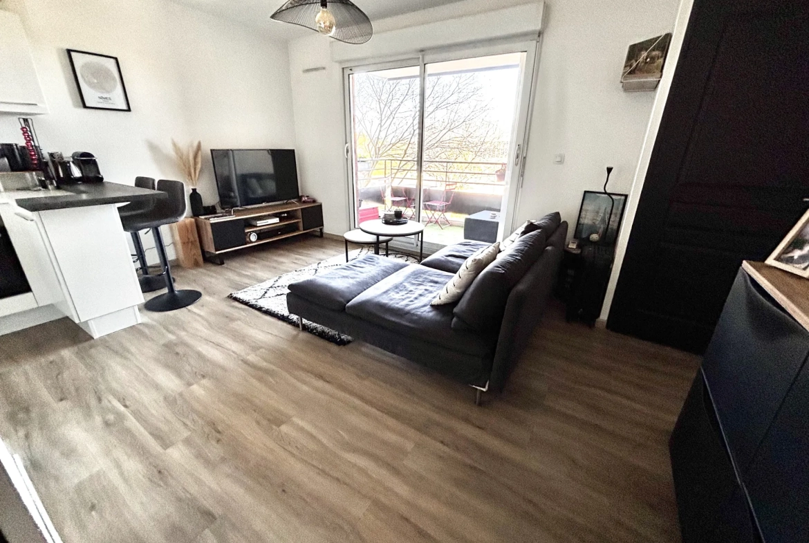 Appartement 2 pièces lumineux de 41 m² avec terrasse et garage à Nîmes dans un secteur calme 